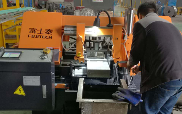 成都某環保設備公司使用富士泰帶鋸床